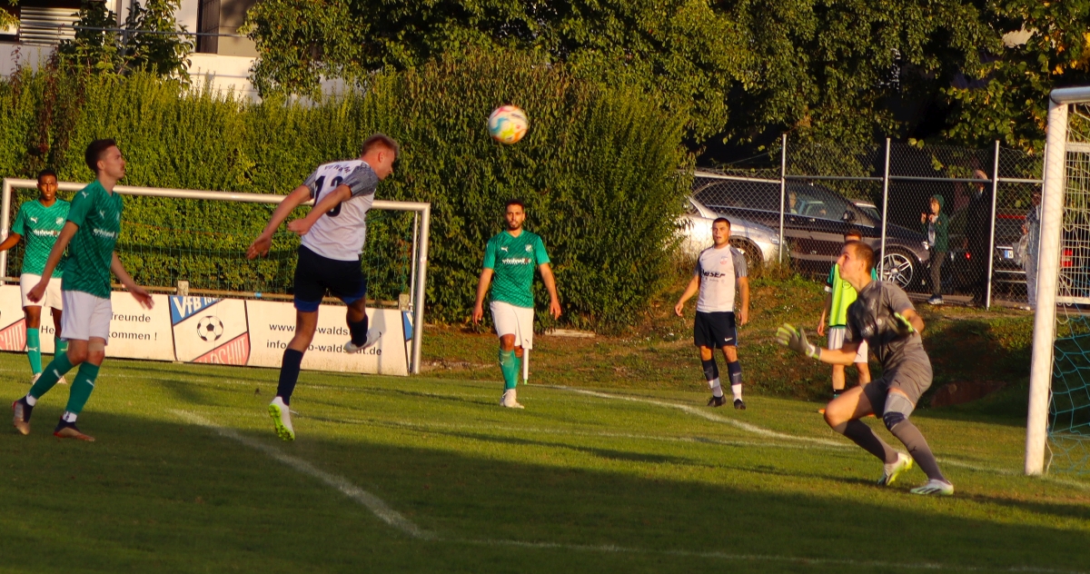 Luca Schäfer erzielt das 4:0