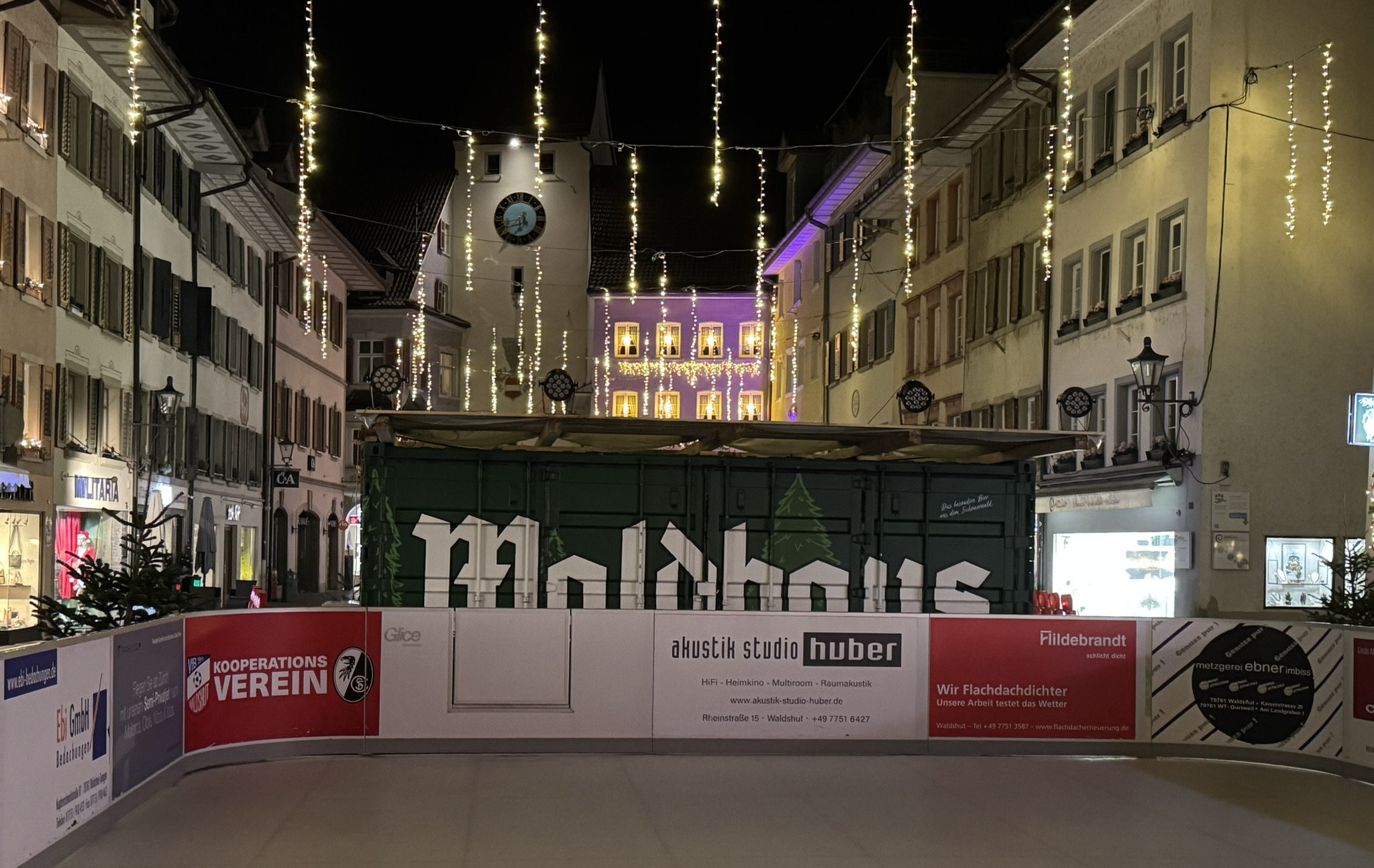 20251211 schlittschubahn