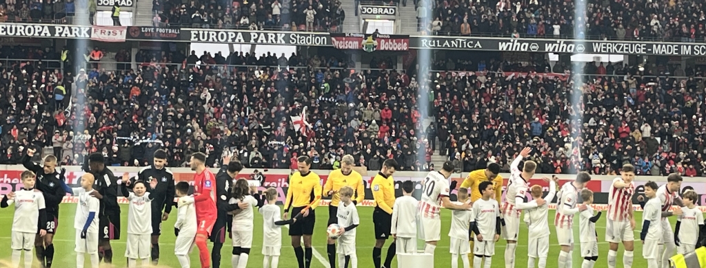 VfB-Einlaufkinder beim SC Freiburg