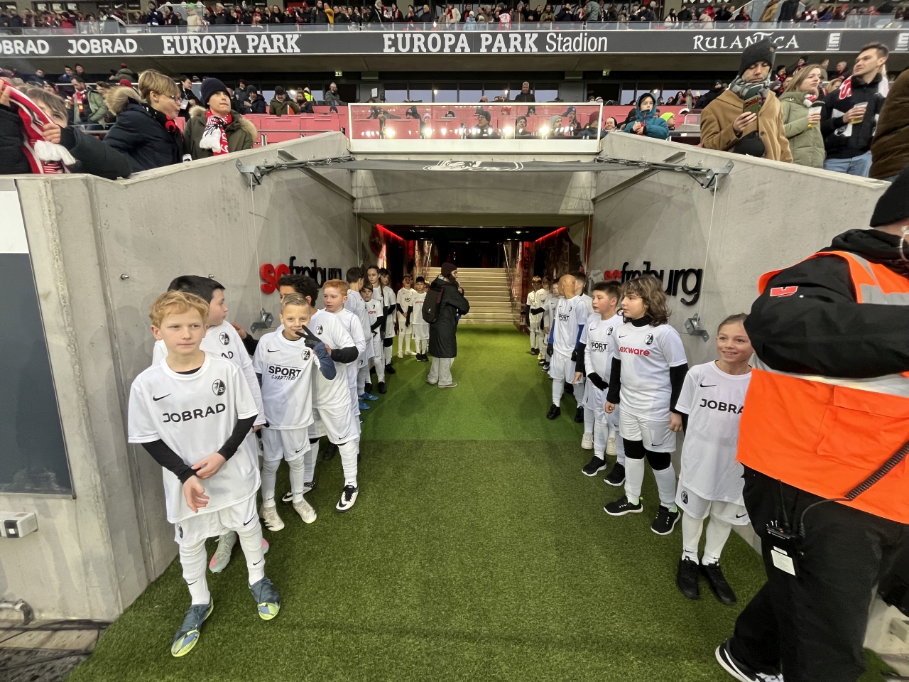 VfB-Einlaufkinder beim SC Freiburg