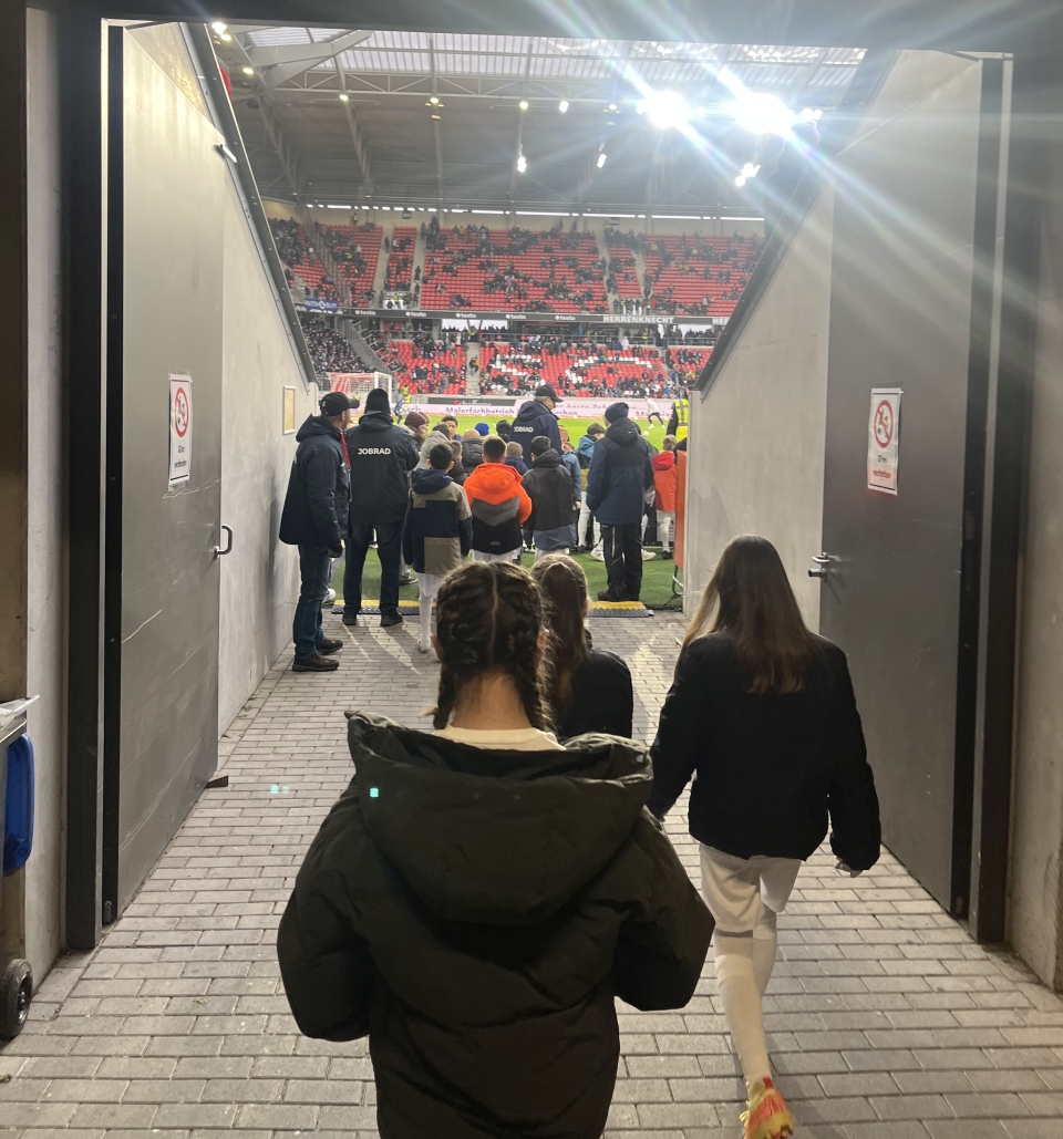 VfB-Einlaufkinder beim SC Freiburg