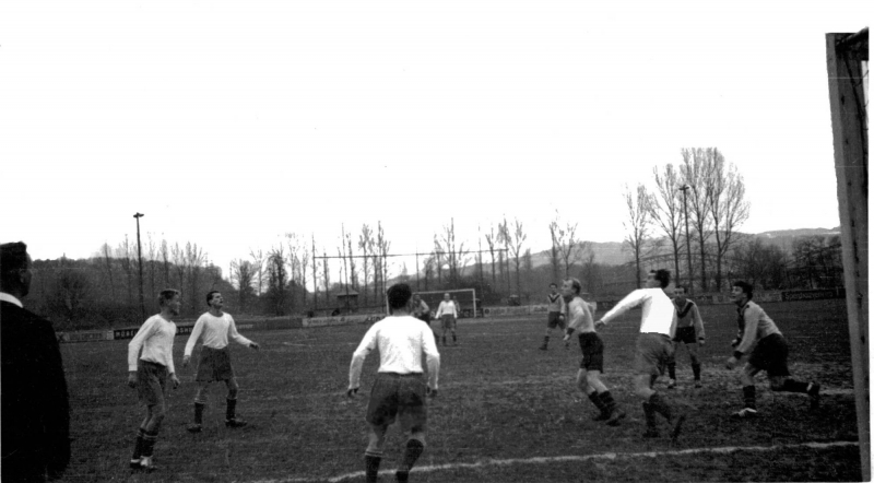 Spiel auf dem VfB-Sportplatz
Spielszene aus der Saison 1958/59. Von links die Waldshuter Spieler Kurt Bitsch, Heinz Kehrer, Ernst Stoll und Lothar Rimmele. Im Hintergrund Werner Zetzsche.
