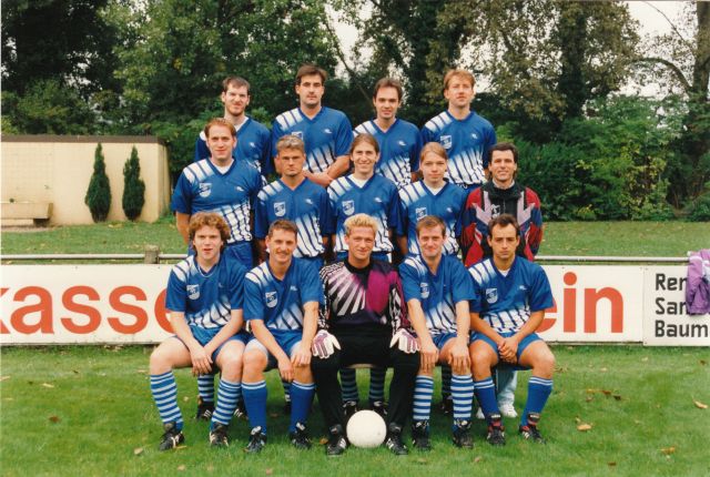 VfB Waldshut 3. Mannschaft -  Saison 1995/96
Obere Reihe von links: Alexander Graf, Martin Weinkötz, Alexander Oeschger, Alexander Papasoglu. Mittlere Reihe: Stefan Preis, Uwe Hermle, Spielführer Marco Marquart, Andreas Steinwachs, Betreuer Norbert Wünsche. Untere Reihe: Thomas Weniger, Trainer Achim Fischer, Thomas Bornhauser, Helmut Müller, Pietro Genna. Nicht auf dem Bild:  Michael Münch, Marcel Knobloch, Ralf Fricker, Frank Gäng, Joachim Goronczewski, Christian Wagner, Trainer Micheal Hamburger, Abteilungsleiter Aktiv Martin Ruppelt.
Kreisliga B Staffel 5,  Sonntag, den 24.09.1995, VfB Waldshut III - SV Gurtweil II, Aufgenommen von Sandra Lütte.
