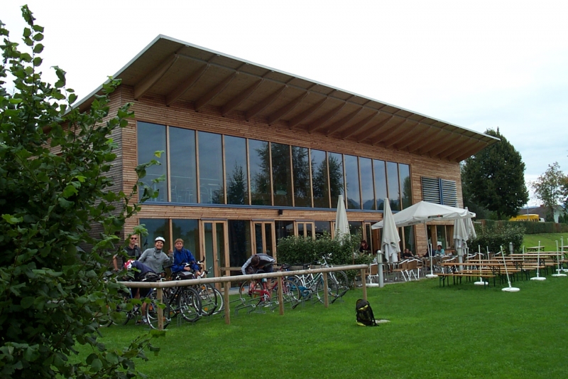 Wir suchen Ideen für unser neues VfB-Vereinsheim
Hier ein schönes Strandbadrestaurant an einem Baggersee in der Nähe von Bregenz.
