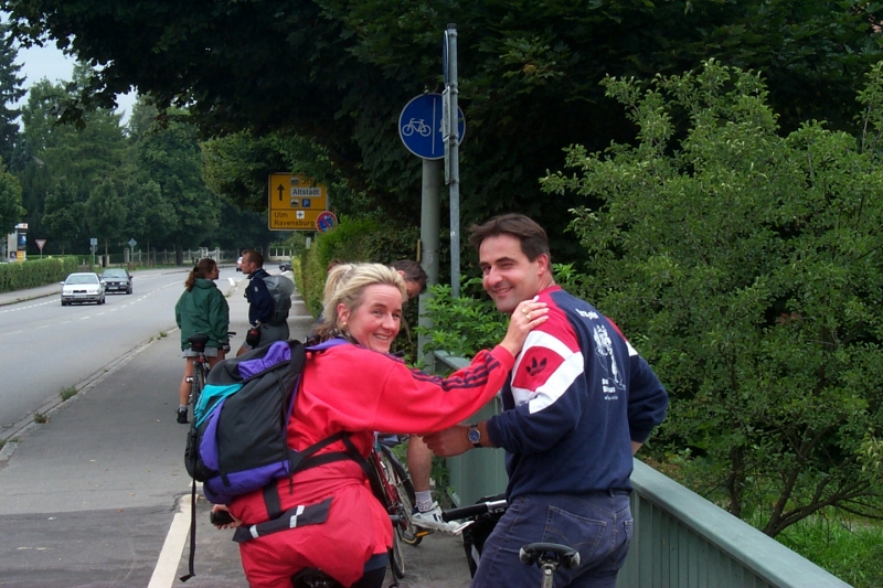 Sabine und Martin
Auf der Einfahrt nach Friedrichshafen. Nächstes Ziel: Seeuferpromenade.
