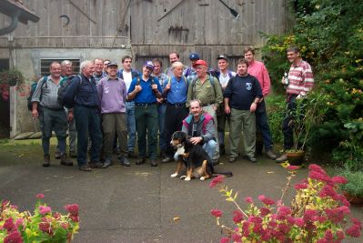 Irgendwo zwischen Hallau und Erzingen
Von links: Wolfgang Senser, Lothar Rimmele, Albert Mergelmeyer, Werner Tröndle, Michael Rotzinger, Hubert Widmann, Martin Weinkötz, Peter Spiegelhalter, Joachim Stoll, Martin Stoll, Hotte, Herbert Zimmermann, Georg Funk, Ulrich Rotzinger, Michael Münch, Martin Ruppelt, Stefan Rimmele. Kniend: Arno Gelbert.
