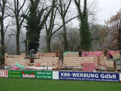 Mauerarbeiten am 1. Bauabschnitt
Jetzt ging´s nach oben.
