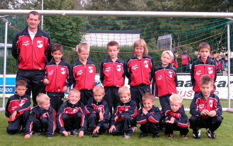 VfB Walshut - F-Junioren - 2003/04
Trainer Achim Fischer. Aufgenommen am 01.10.2003.
