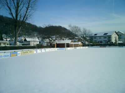 VfB-Sportplatz im Schnee
Winterlicher Eindruck während der 2. Bauphase am VfB-Vereinsheim.
