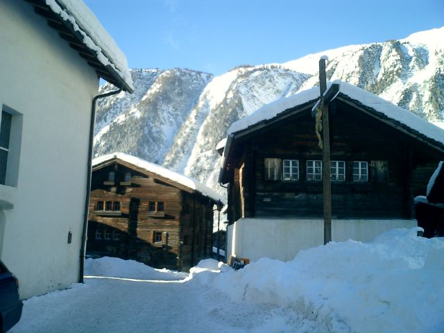 Malerisches Belalp
Bild vor unserer Unterkunft. War wirklich eine tolle Sache in Belalp. Da hatte unser Reiseleiter Zotz wieder ein feines Näschen.
