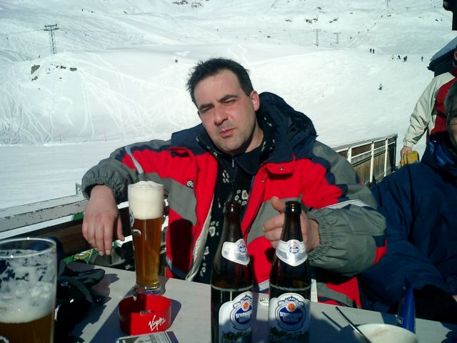 Gute Laune bei schönstem Wetter
Martin Weinkötz bei einer mehr wie verdienten Pause auf den Pisten von Belalp (CH, Wallis).
