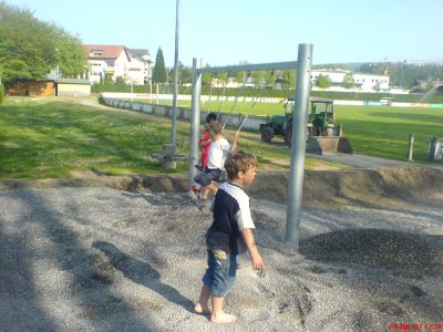 Endlich !
Der neue Spielplatz geht seiner Fertigstellung entgegen.
