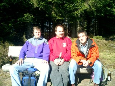 Wanderpause auf dem Dachsberg
Ein "köstlich Feucht" genießen Martin Ruppelt, Martin Stoll, Martin Weinkötz und Fotograf Michael Münch.
