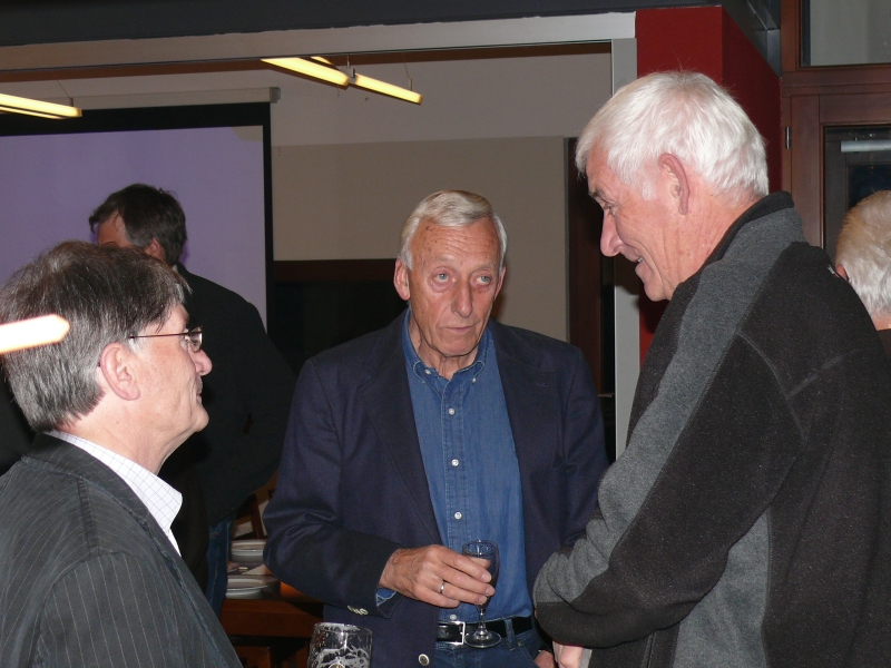 Beim Apéro
Reinhard Zuber, Ernst Klös und Hans Göppert.
