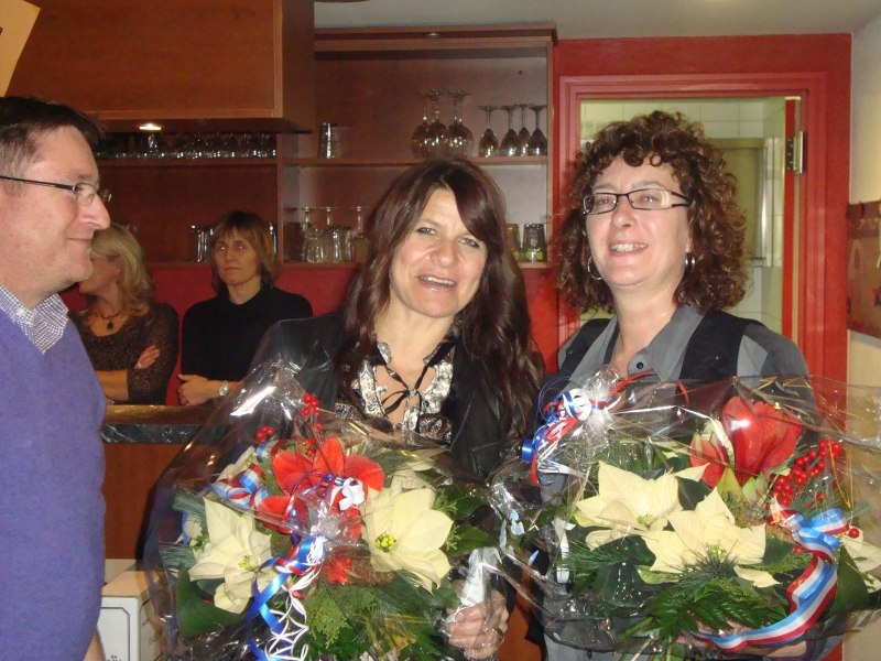 Alexandra Knobloch und Tina Schiess
Jeweils einen Blumenstrauß für die Abteilungs-Leiterinnen Aerobic und Jugend.
