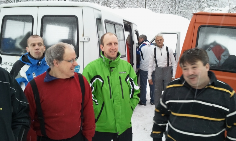 Pause auf der Anfahrt zur Haideralm
Thomas Lühs, Peter Spiegelhalter, Stefan Brauner, AH-Boss Micky Münch. Im Hintergrund Dirk Piorun und Uwe Hermle.
