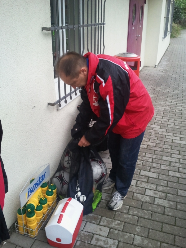 Trainer Herzog mit komplettem Gerödel.
