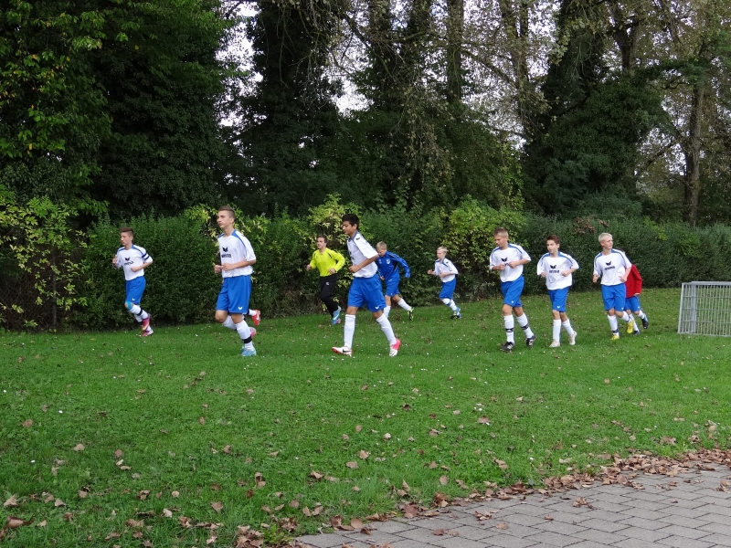 Lokalderby der C1 gegen Tiengen
Die Mannschaft macht sich warm.
