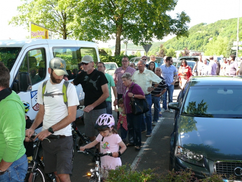 Das gibt´s nicht alle Tage
Große Warteschlange vor dem Spitzenspiel gegen Eschbach.
