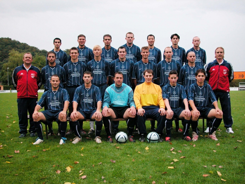 VfB Waldshut - 1. Mannschaft - Saison 2004/05
Hintere Reihe von links: Carmine Marinaro, Marco Raffa, Engin Aslan, Goran Mutabdzic, Hamza Bouhouch, Murat Aydogan, Christof Weber. Mittlere Reihe: Abteilungsleiter Aktiv Michael Hamburger, Ercan Aslan, Patrick Boy, Michael Amrein, Christoph Swidergol,  Klaus Biggen, Kai Hofer, Albano Lettieri, Trainer Peter Humbel. Vordere Reihe: Paolo Batista, Björn Bittl, Thomas Nusser, Christian Müller, Florian Schmidt, Ömer Cetimbag. Aufgenommen am 15.10.2004.
